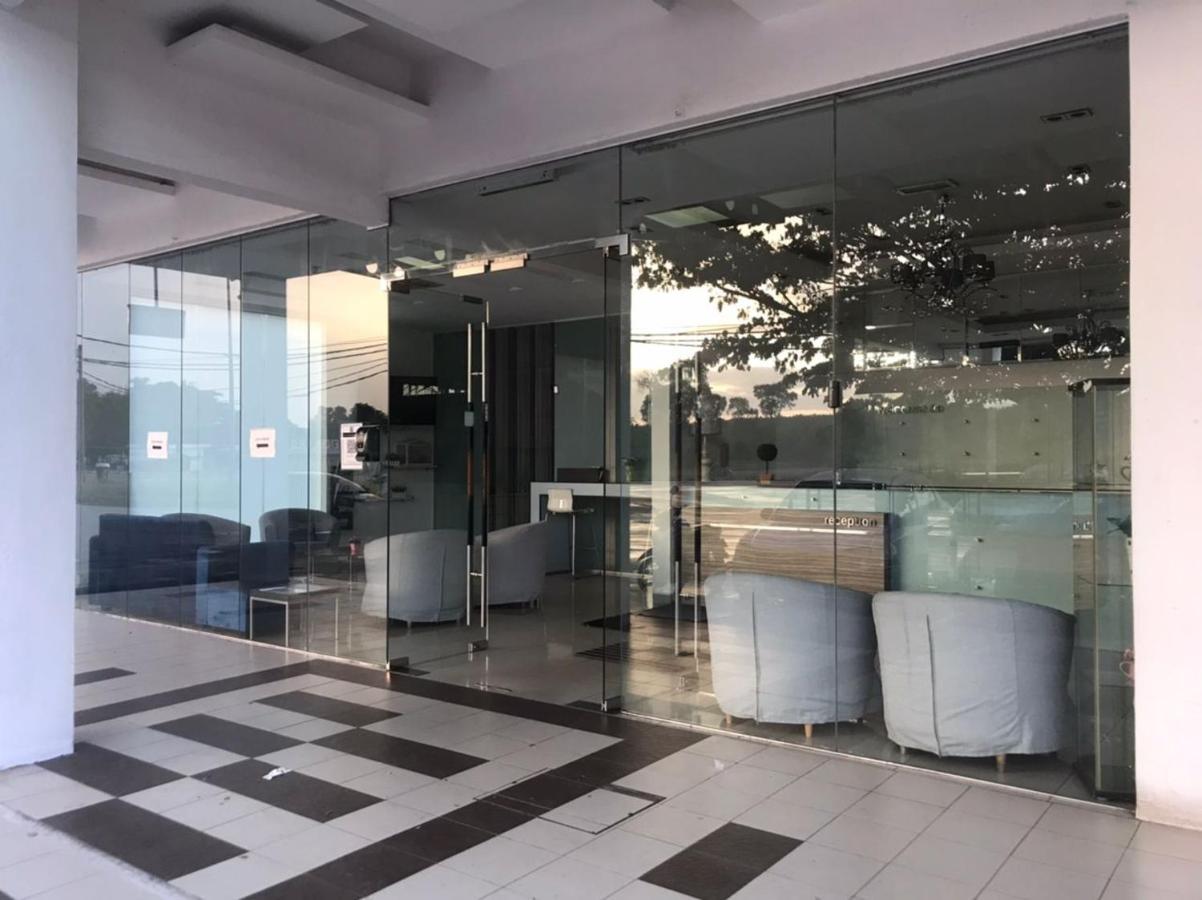 Coastline Hotel ポートディクソン エクステリア 写真