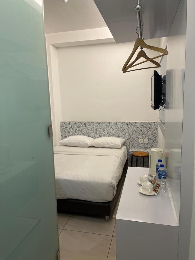 Coastline Hotel ポートディクソン エクステリア 写真