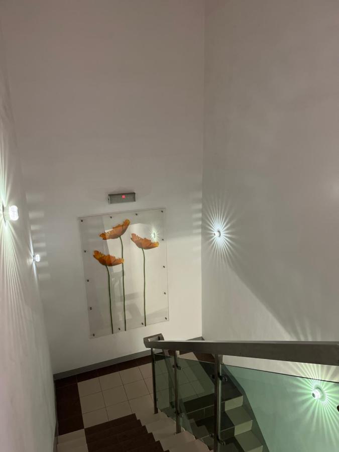 Coastline Hotel ポートディクソン エクステリア 写真