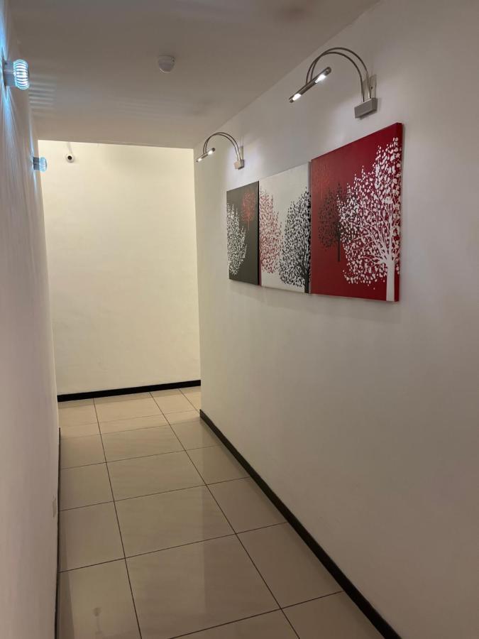 Coastline Hotel ポートディクソン エクステリア 写真
